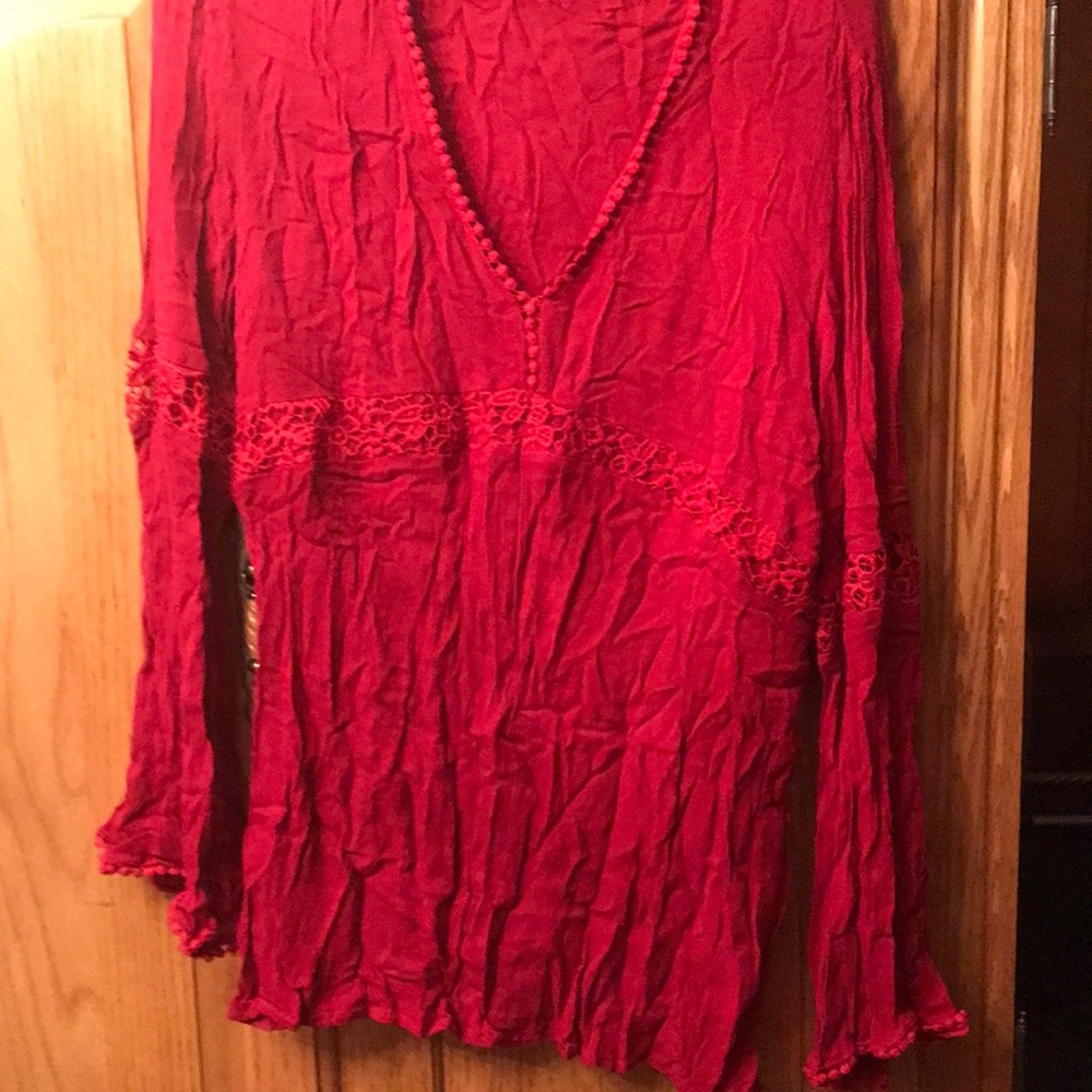 Ladies gauze top with lace center and sleeves